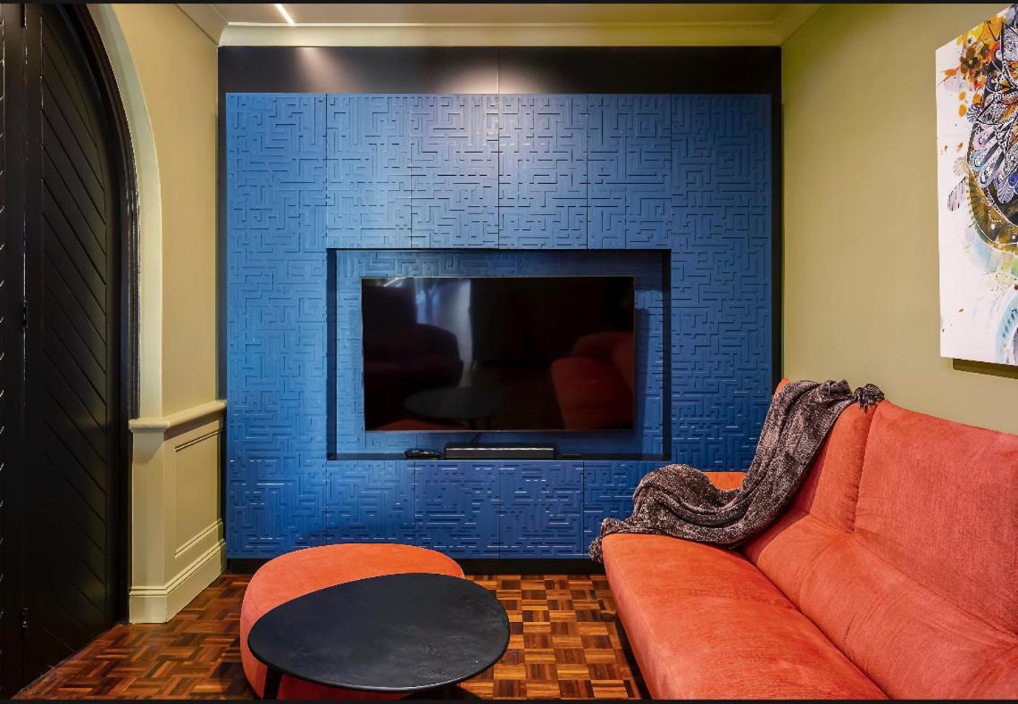 Luxury Space In Victorian Mansion. Hot Tub! Apartment